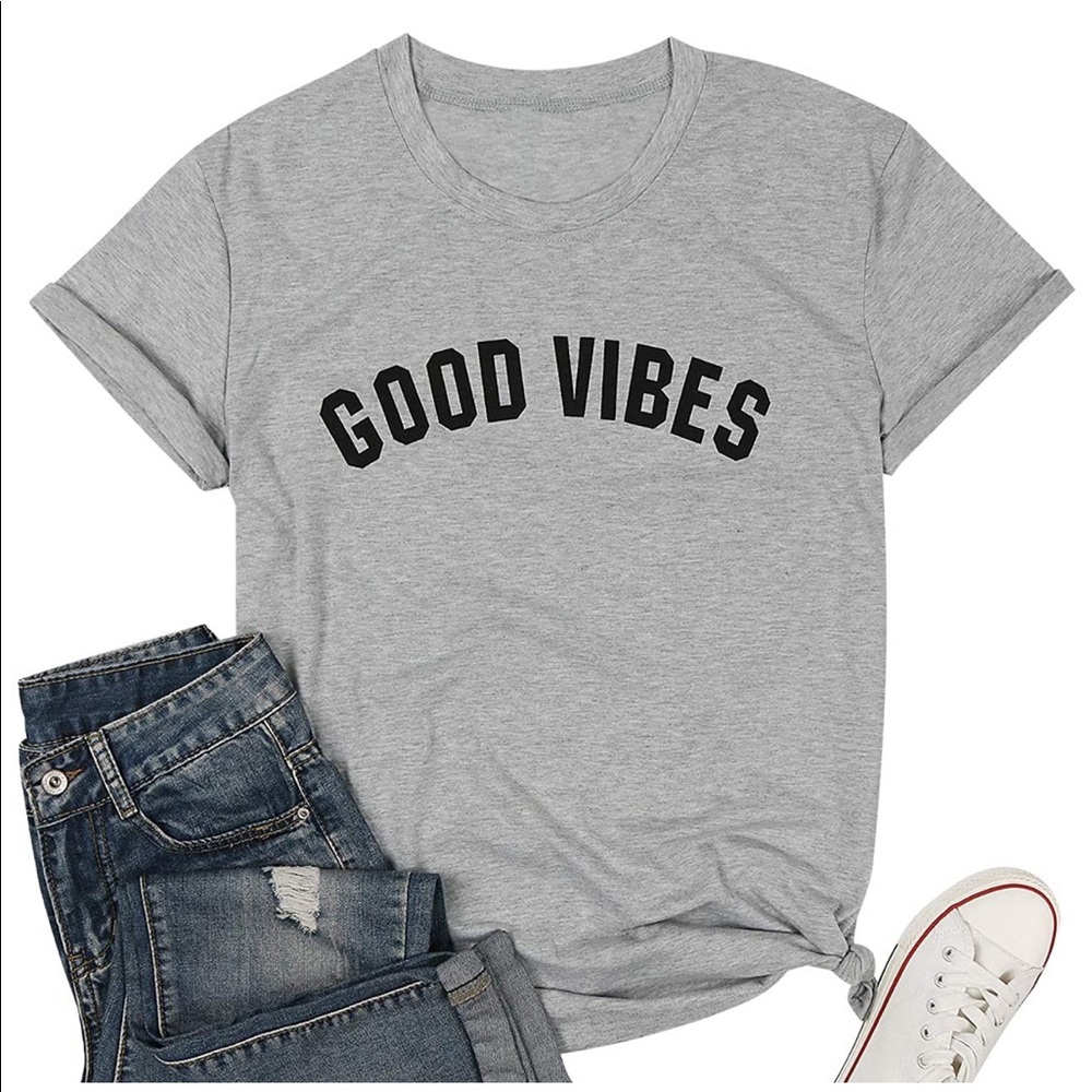 ISO comfy staple tees! $15 or under please 😃